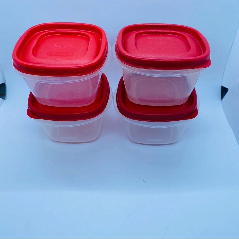 NWT Rubbermaid 4 XSmall red 4 oz containers (8 pieces 4 lids and 4 containers)